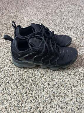 Nike Air Vapormax Plus Triple Black Sneakers